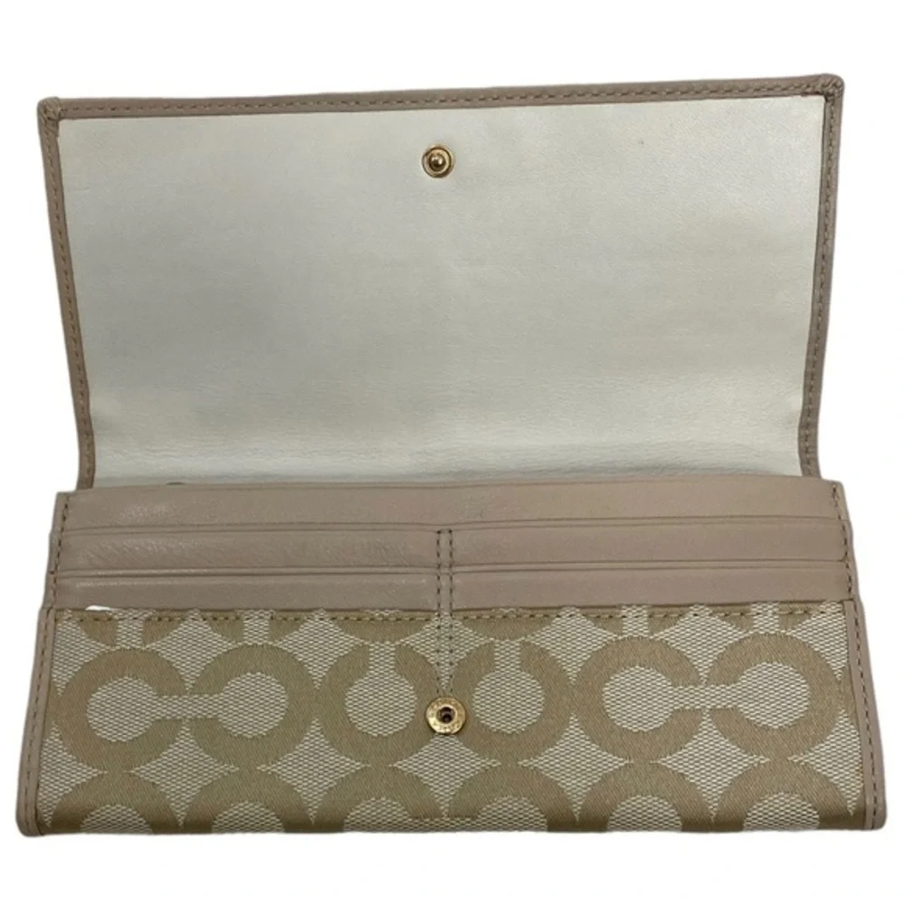 NWOT Creme and Gold Coach Wallet
